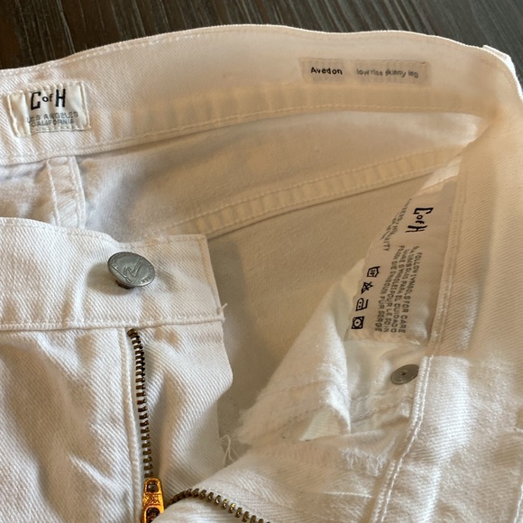 Citizens of Humanity ladies white denim in size 26.  Distressed with raw hemline - Picture 5 of 12